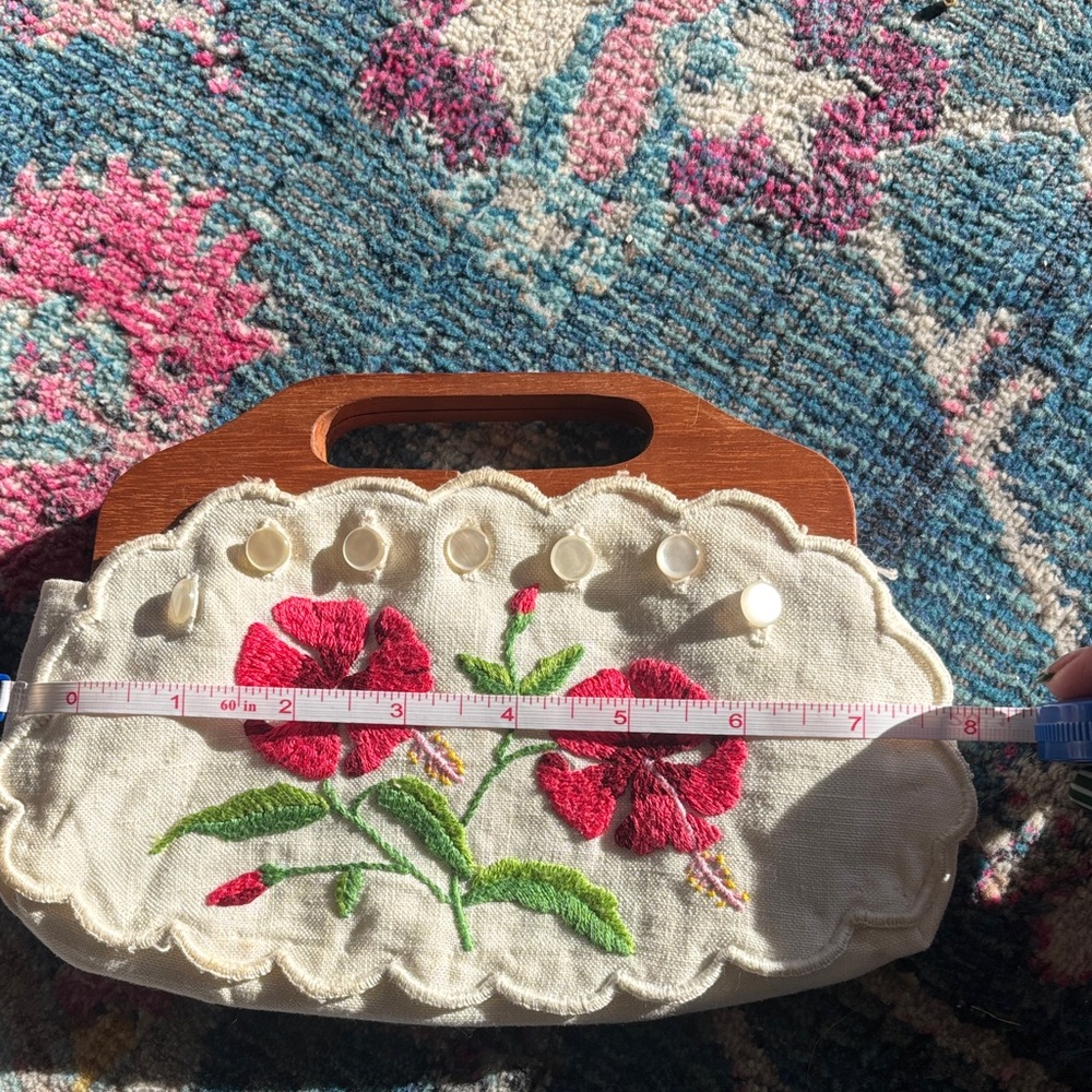 Vintage Hibiscus Embroidered Handbag with Wooden Handle - Picture 4 of 6
